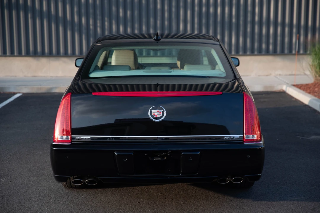 2011 Cadillac DTS - Image 19 of 31