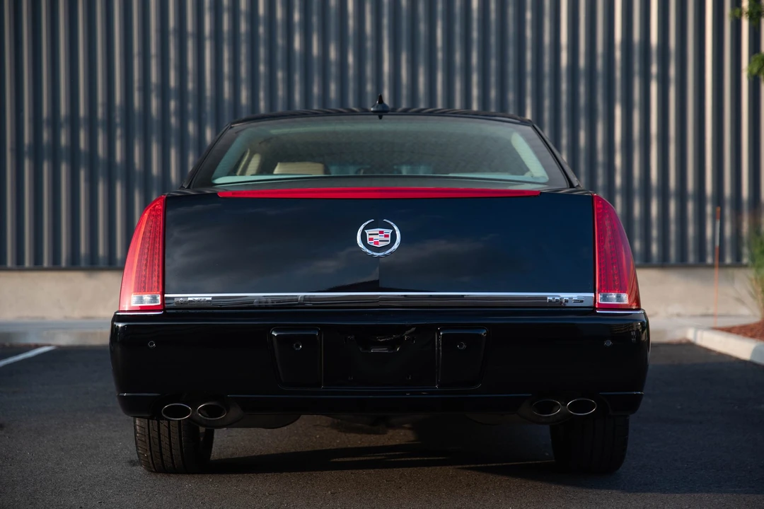 2011 Cadillac DTS - Image 18 of 31