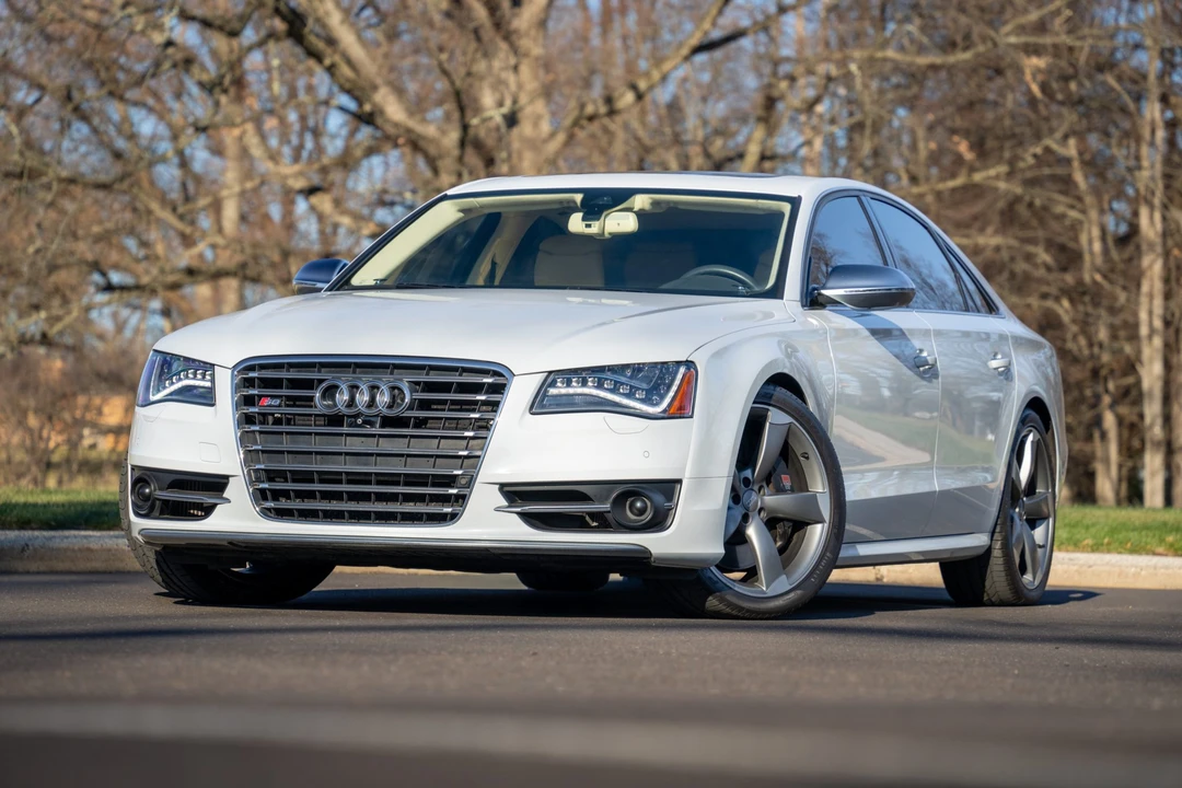 2013 Audi D4 S8 - Image 4 of 31