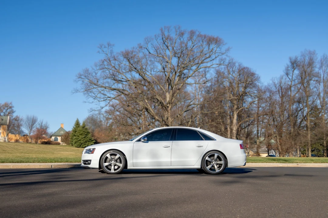 2013 Audi D4 S8 - Image 9 of 31