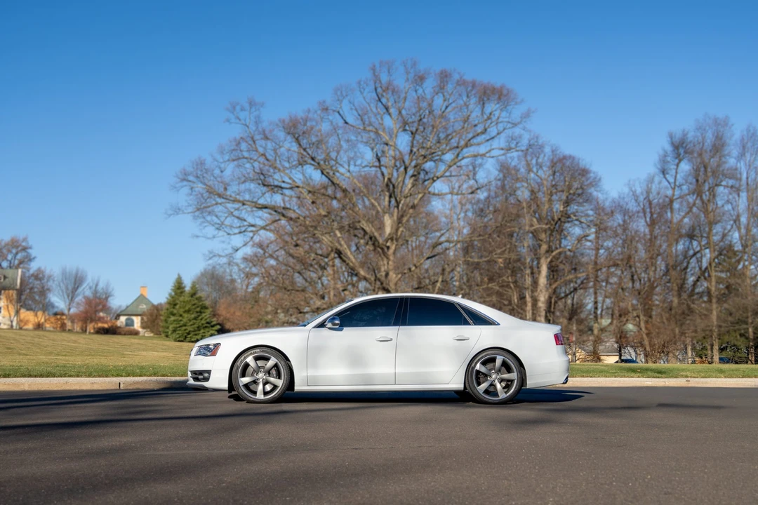 2013 Audi D4 S8 - Image 8 of 31