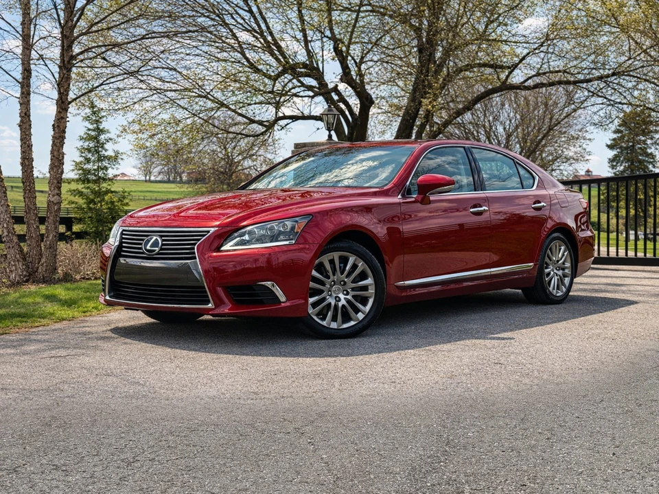 2013 Lexus LS 4th Gen - Image 11 of 31