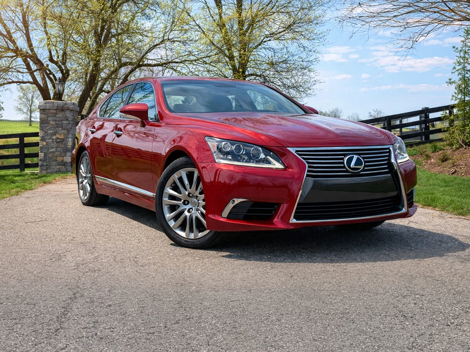2013 Lexus LS 4th Gen - Image 5 of 31