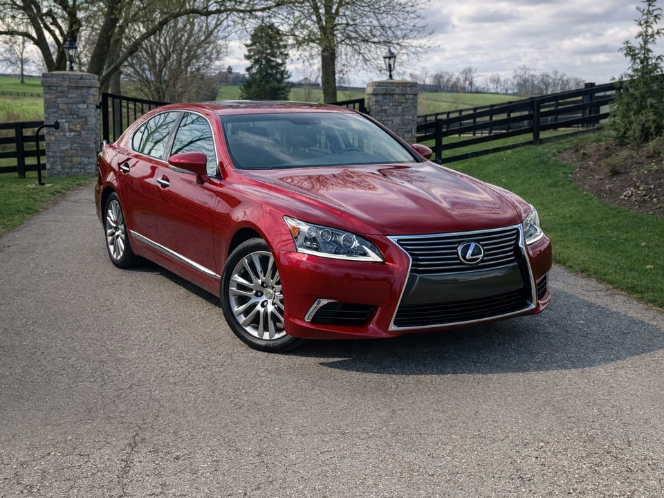 2013 Lexus LS 4th Gen - Image 4 of 31