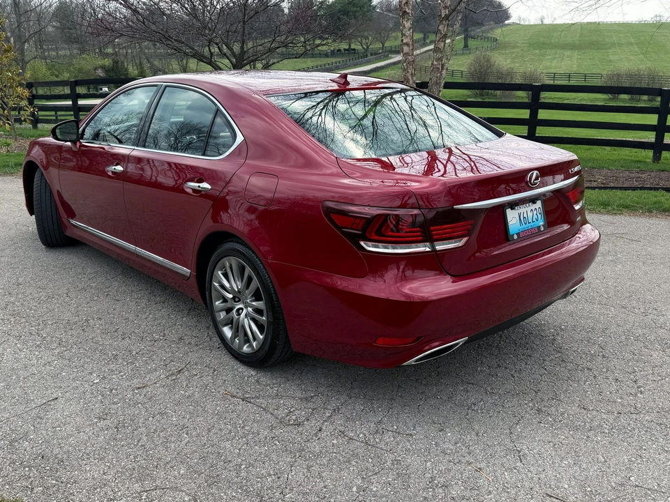 2013 Lexus LS 4th Gen - Image 13 of 31