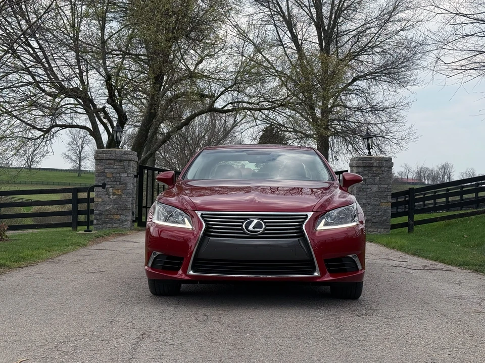 2013 Lexus LS 4th Gen - Image 7 of 31