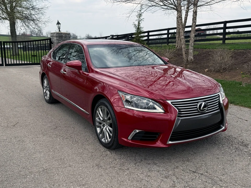 2013 Lexus LS 4th Gen - Image 18 of 31
