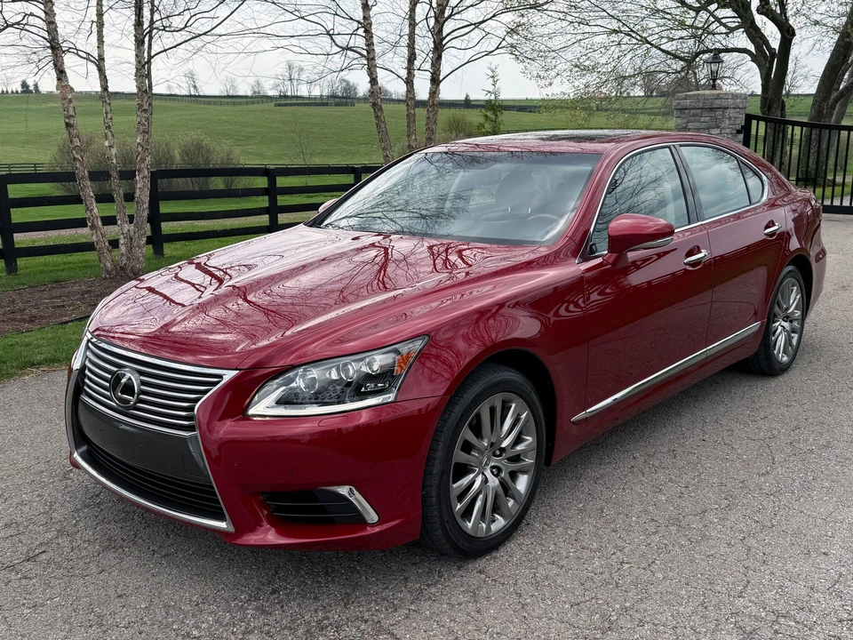 2013 Lexus LS 4th Gen - Image 12 of 31