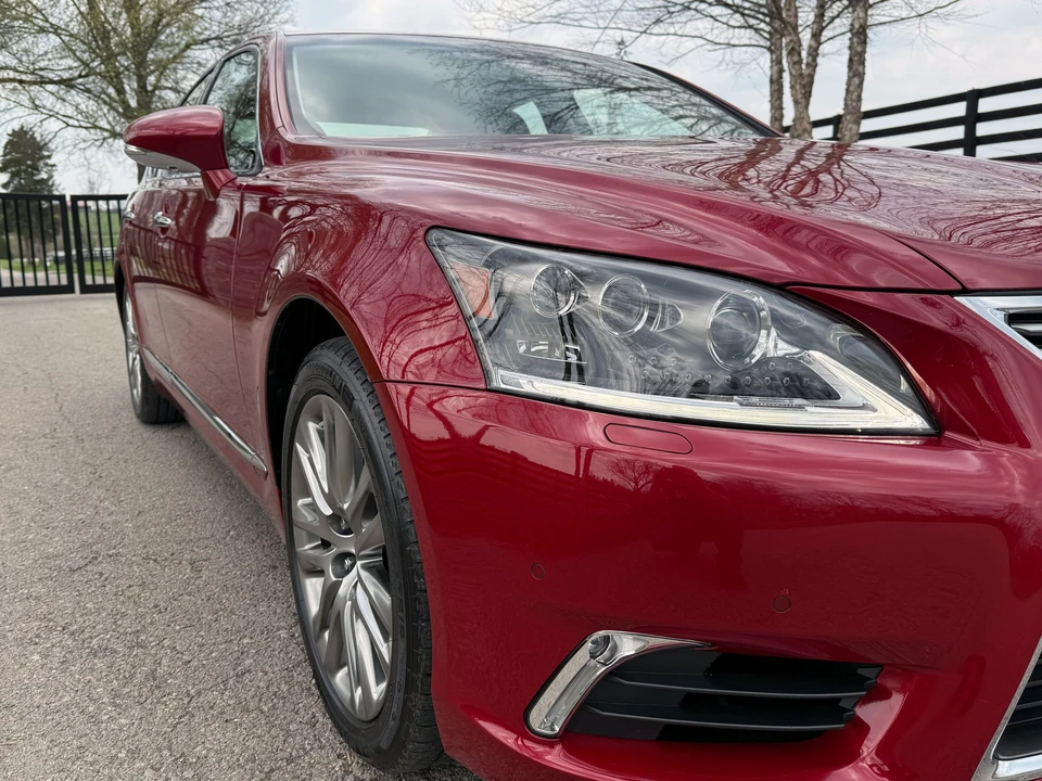 2013 Lexus LS 4th Gen - Image 19 of 31