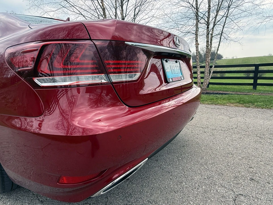 2013 Lexus LS 4th Gen - Image 26 of 31