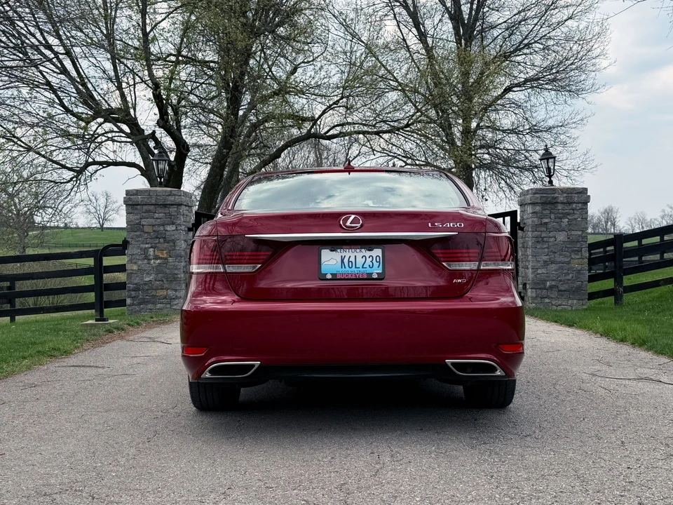 2013 Lexus LS 4th Gen - Image 15 of 31
