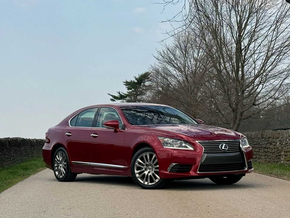 2013 Lexus LS 4th Gen - Image 2 of 31