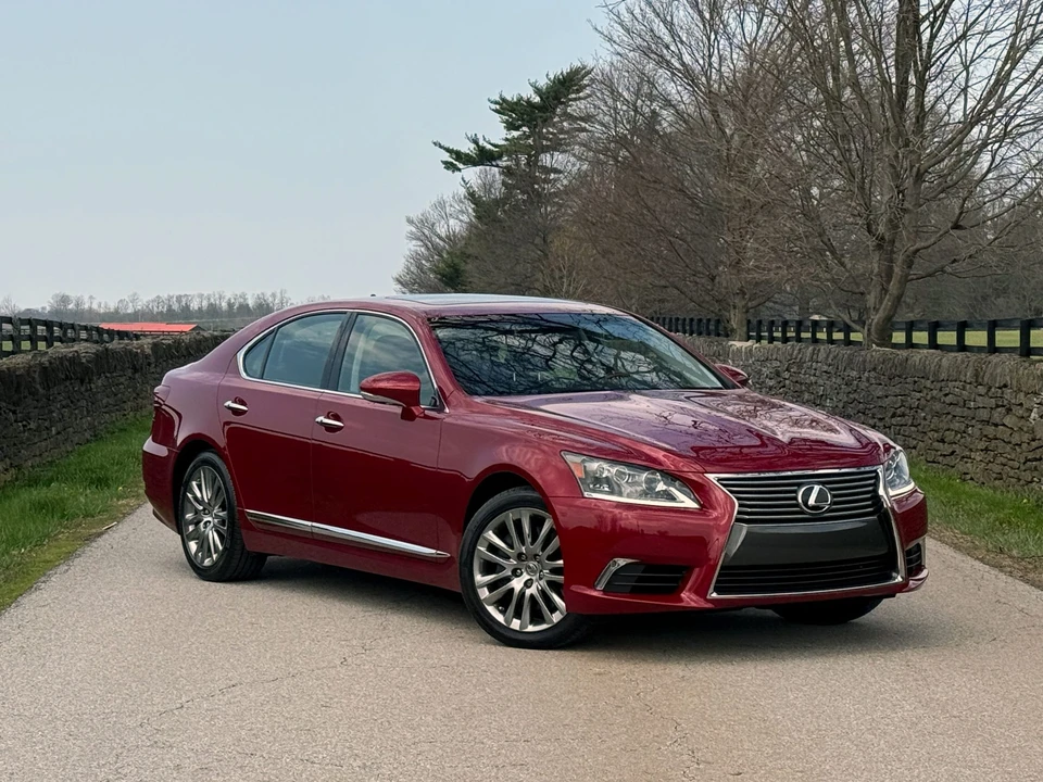 2013 Lexus LS 4th Gen - Image 3 of 31
