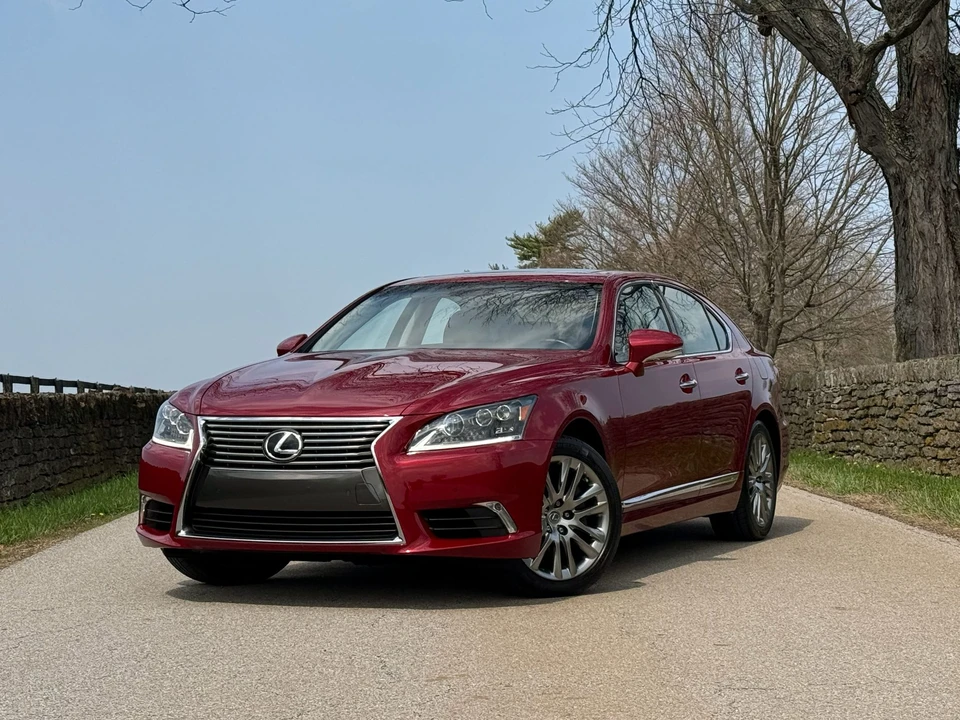2013 Lexus LS 4th Gen - Image 9 of 31
