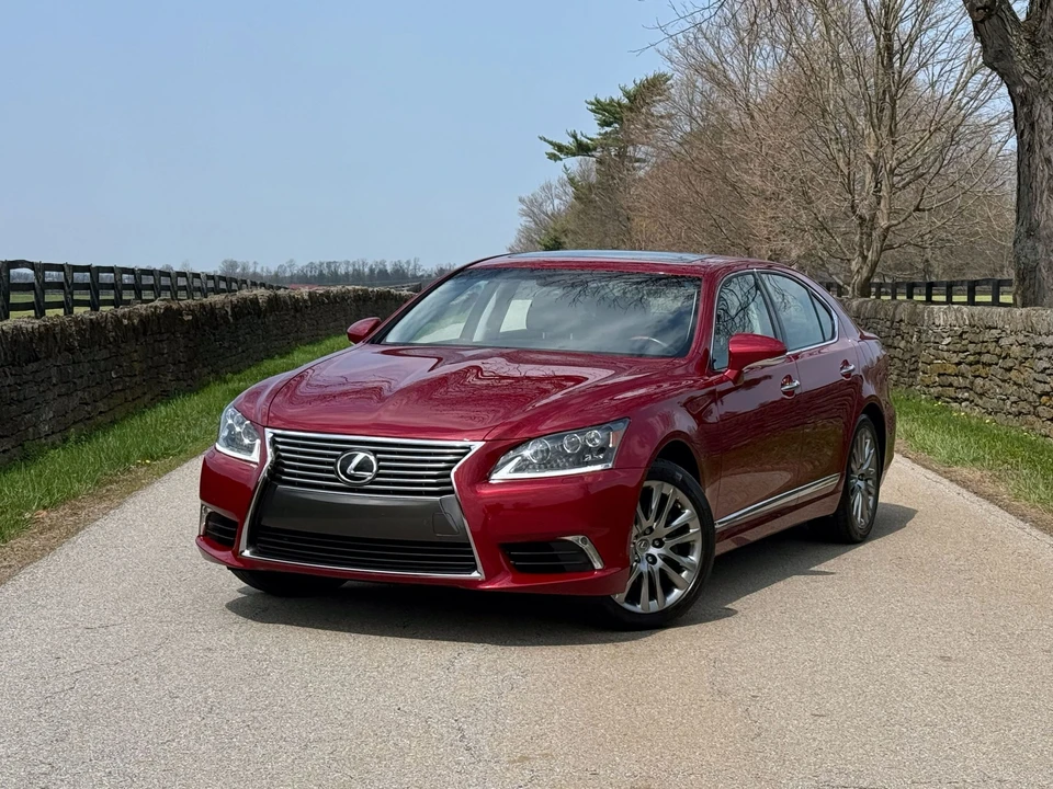 2013 Lexus LS 4th Gen - Image 8 of 31