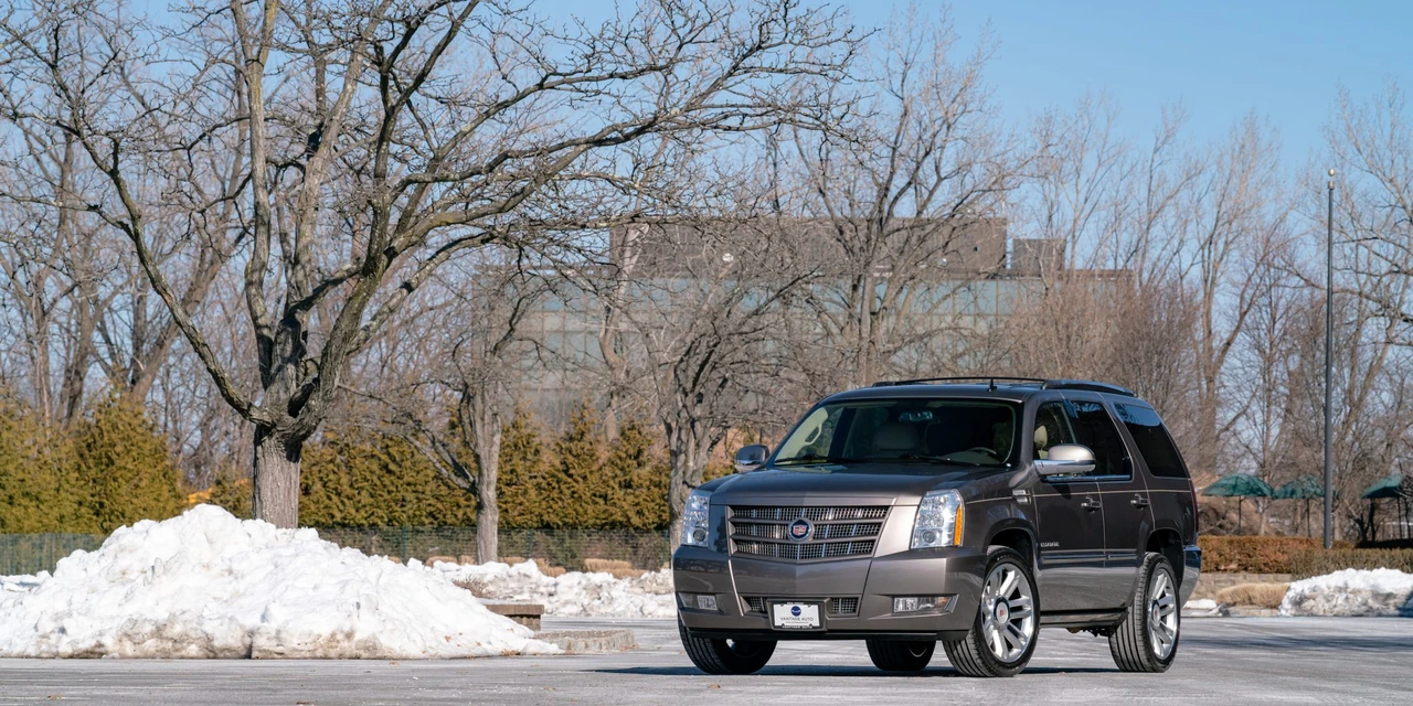 2014 Cadillac Escalade & EXT 3rd Gen - Image 2 of 31