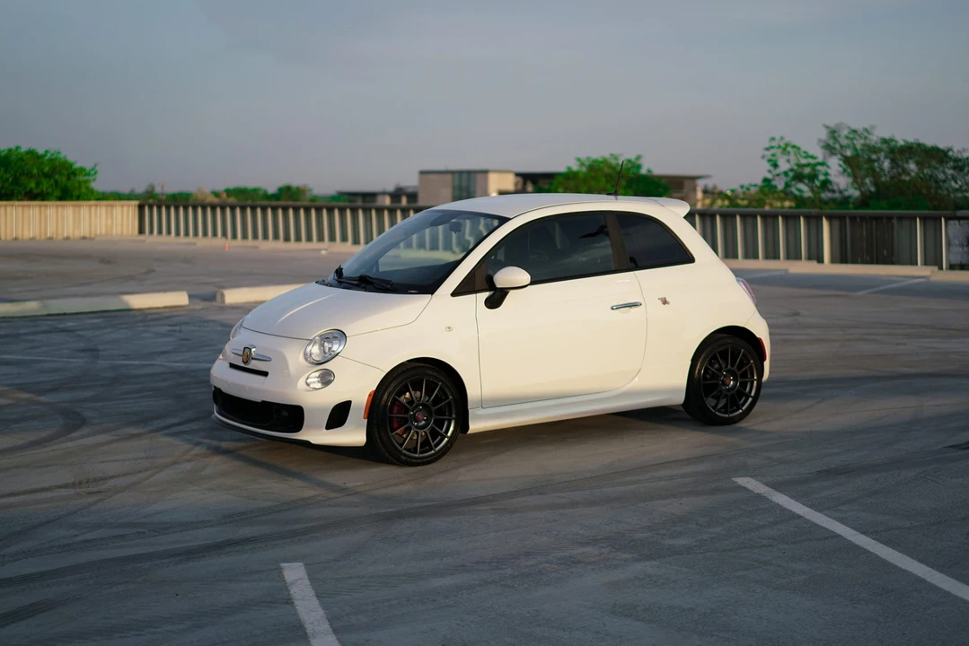 2014 Fiat Abarth 500 - Image 2 of 31