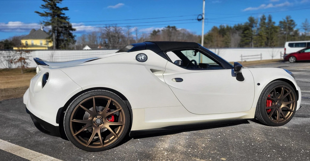 2015 Alfa Romeo 4C Spider - Image 9 of 31