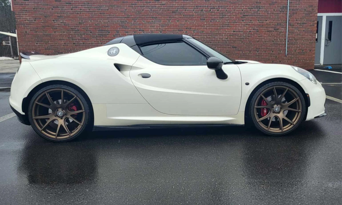 2015 Alfa Romeo 4C Spider - Image 8 of 31