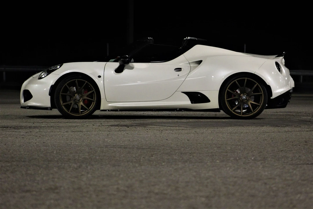 2015 Alfa Romeo 4C Spider - Image 5 of 31