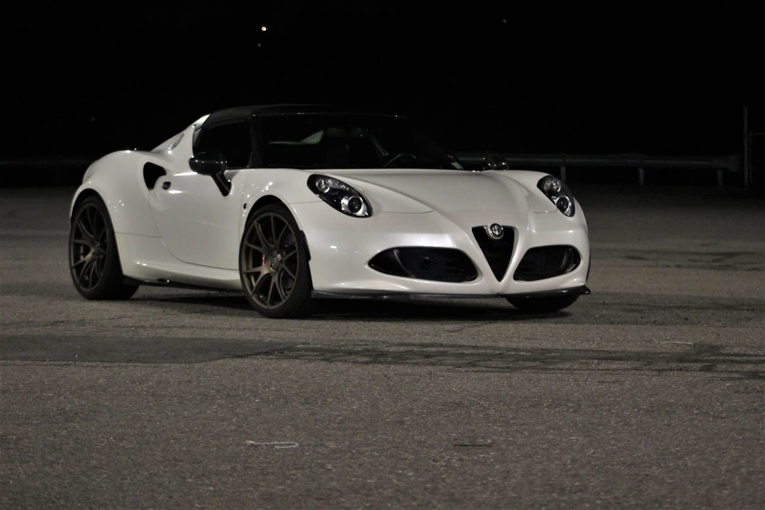2015 Alfa Romeo 4C Spider - Image 2 of 31