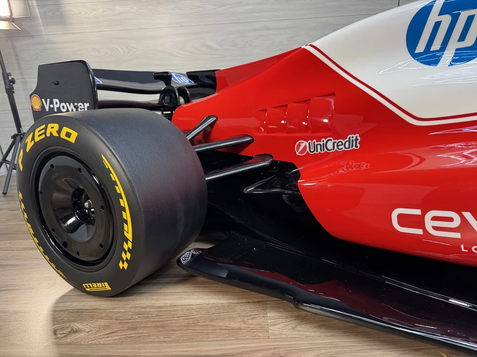 Parts & Memorabilia Scale Models - Image 21 of 31