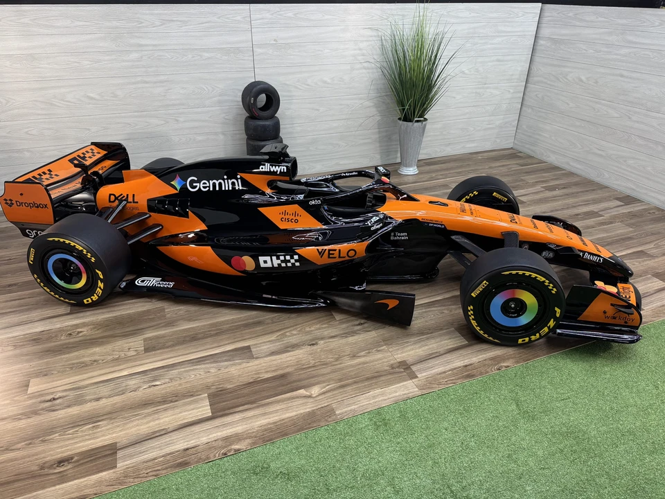 Parts & Memorabilia Scale Models - Image 9 of 31