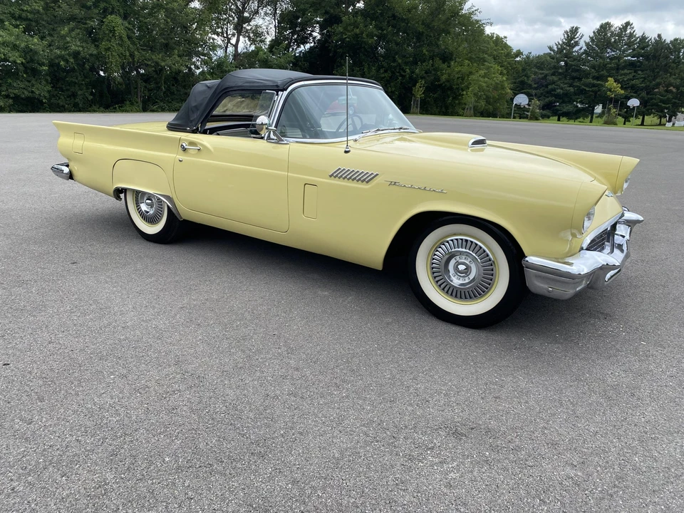 1957 Ford Thunderbird 1st Gen - Image 29 of 31
