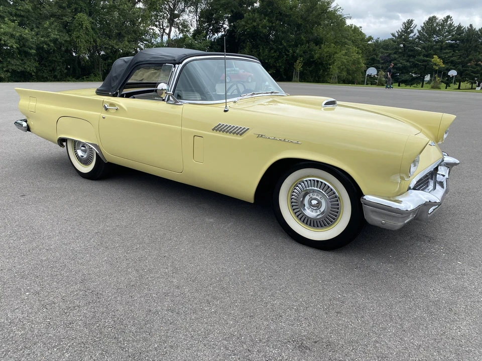 1957 Ford Thunderbird 1st Gen - Image 28 of 31