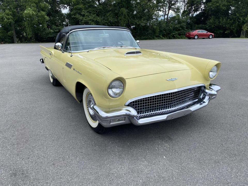 1957 Ford Thunderbird 1st Gen - Image 27 of 31