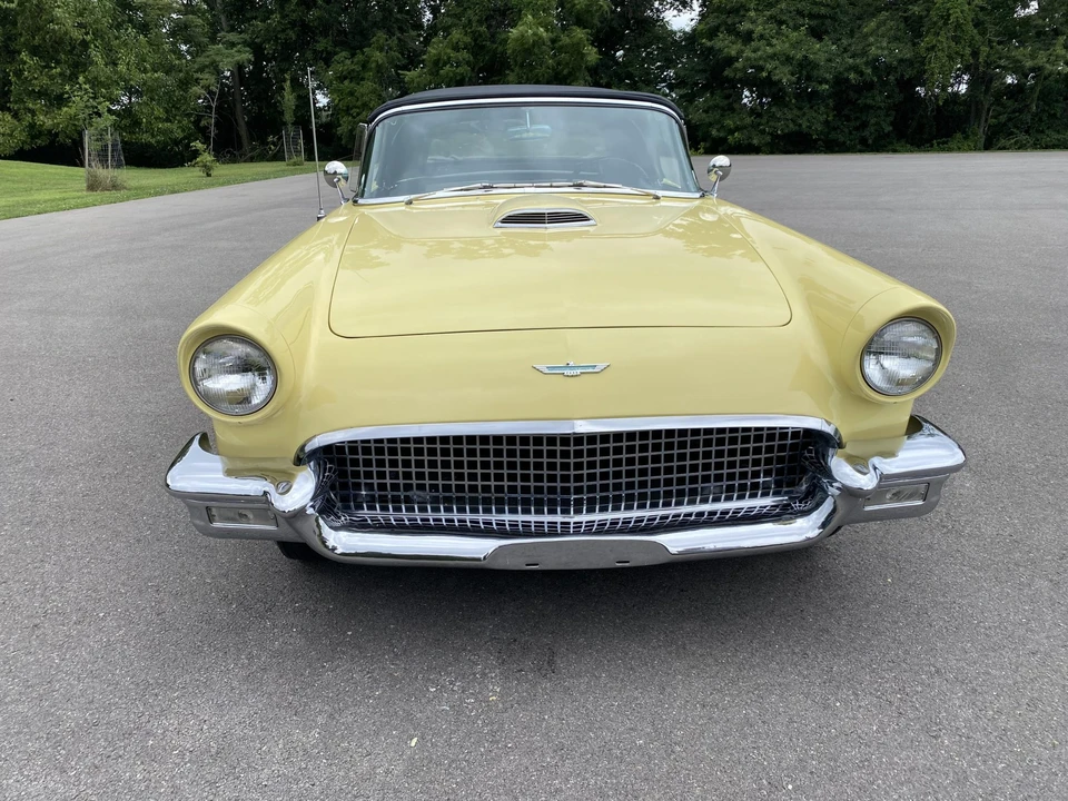 1957 Ford Thunderbird 1st Gen - Image 26 of 31