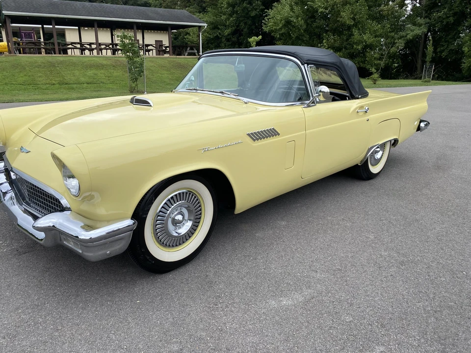 1957 Ford Thunderbird 1st Gen - Image 24 of 31