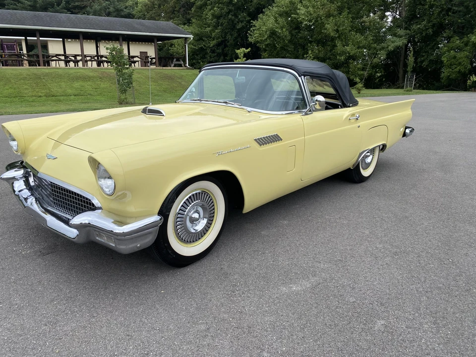 1957 Ford Thunderbird 1st Gen - Image 23 of 31
