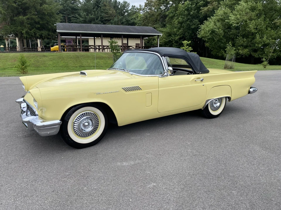 1957 Ford Thunderbird 1st Gen - Image 22 of 31