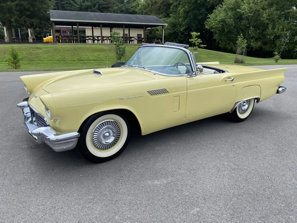 1957 Ford Thunderbird 1st Gen - Image 21 of 31
