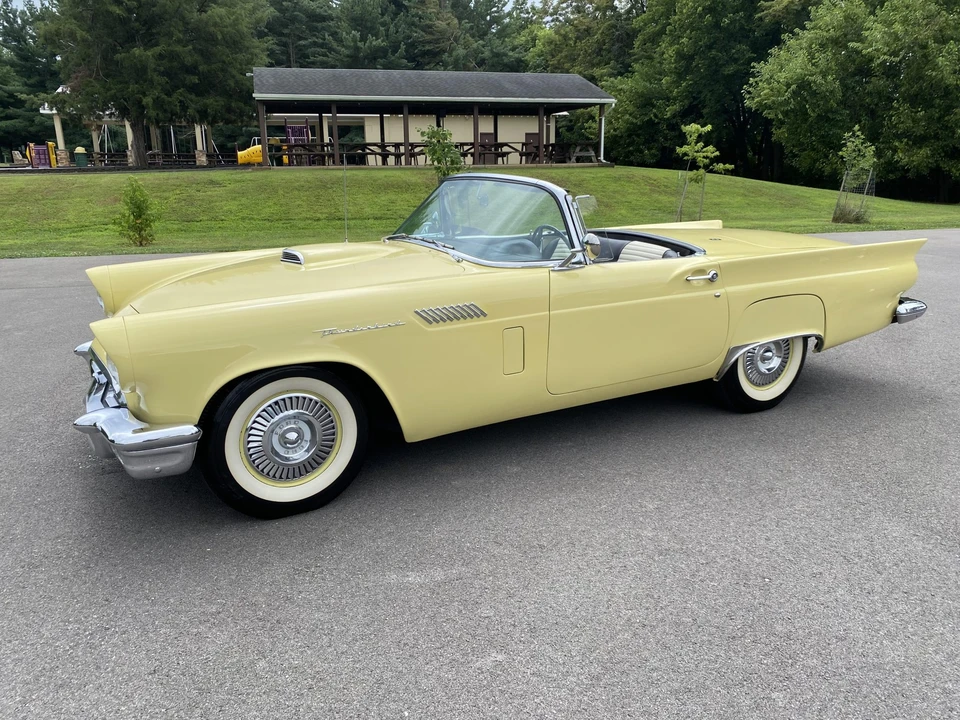 1957 Ford Thunderbird 1st Gen - Image 20 of 31