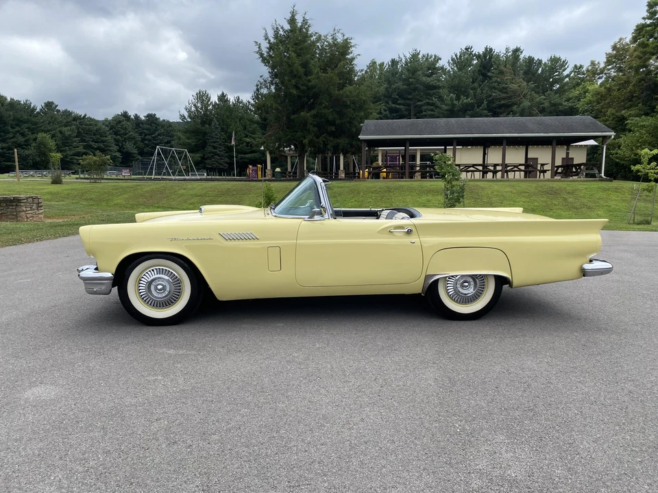 1957 Ford Thunderbird 1st Gen - Image 19 of 31