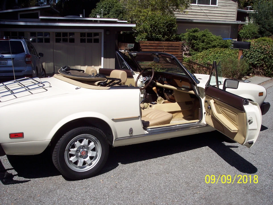 1982 Fiat 124 Sport Spider - Image 22 of 31