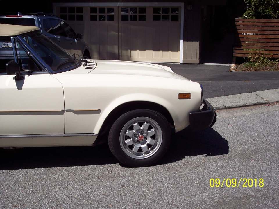 1982 Fiat 124 Sport Spider - Image 18 of 31