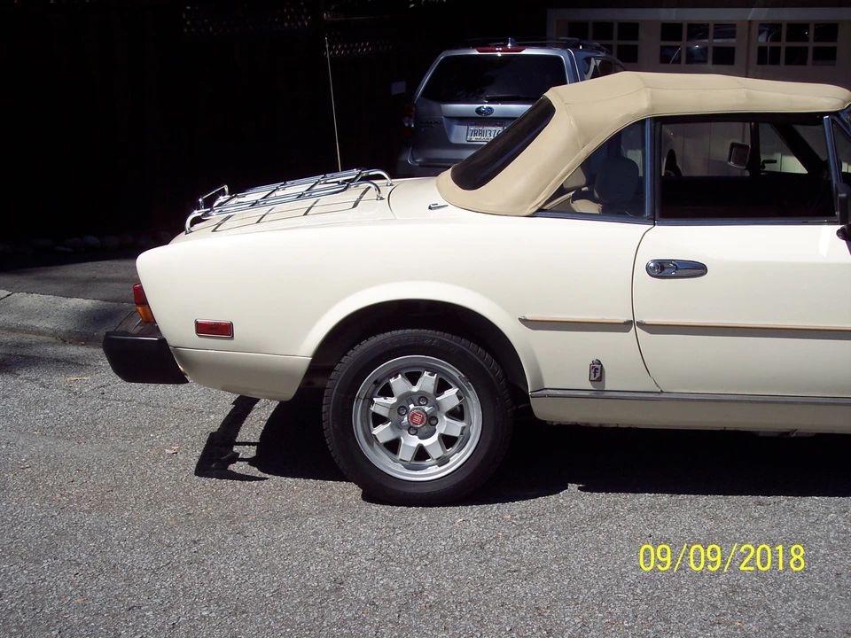1982 Fiat 124 Sport Spider - Image 19 of 31