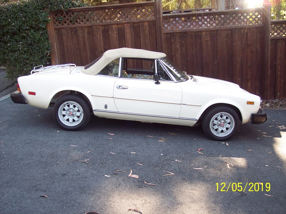 1982 Fiat 124 Sport Spider - Image 16 of 31