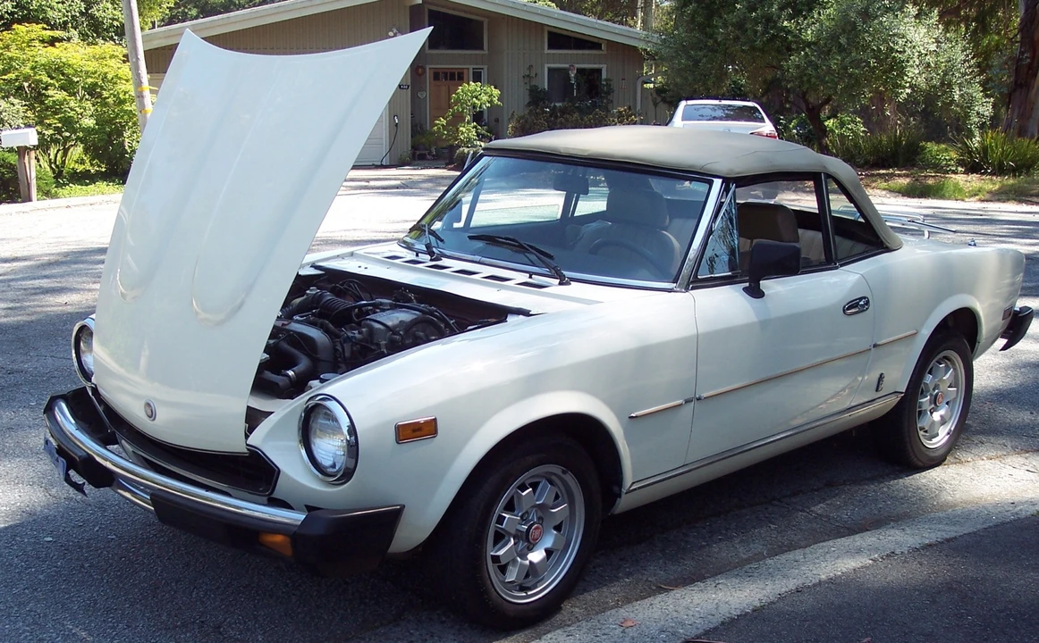 1982 Fiat 124 Sport Spider - Image 8 of 31