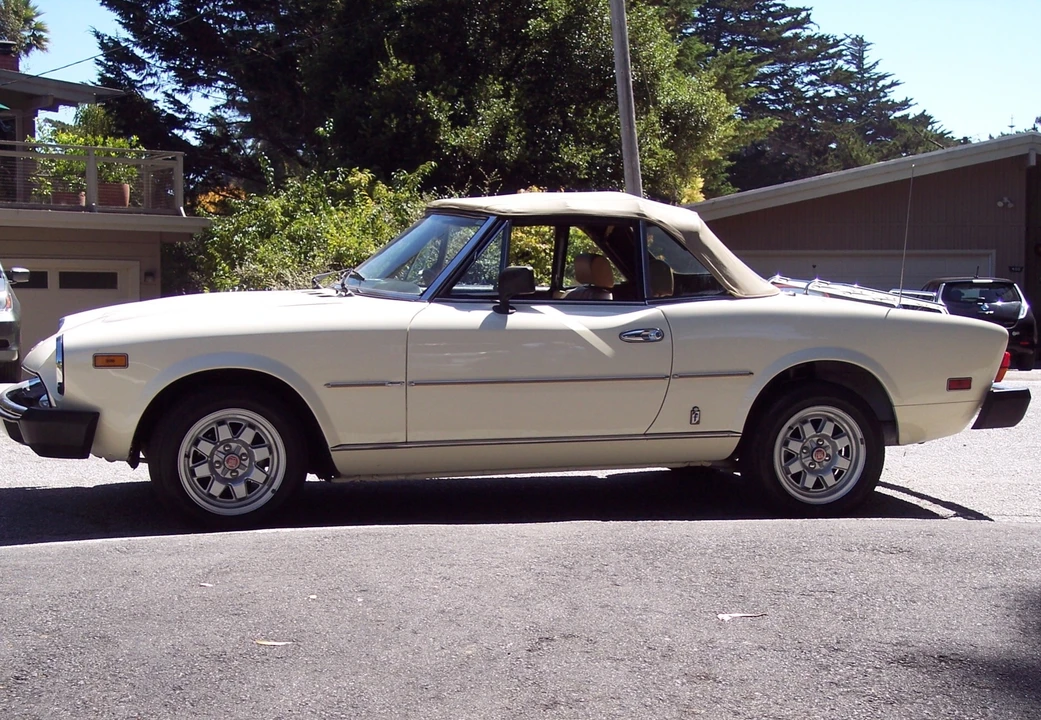 1982 Fiat 124 Sport Spider - Image 10 of 31