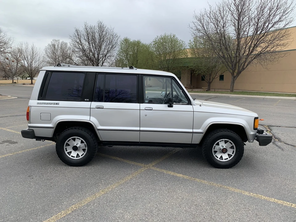 1988 Isuzu Trooper - Image 6 of 31