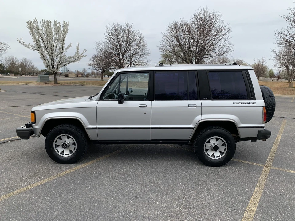 1988 Isuzu Trooper - Image 10 of 31
