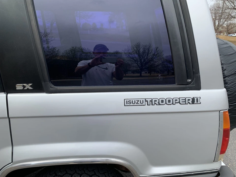 1988 Isuzu Trooper - Image 12 of 31