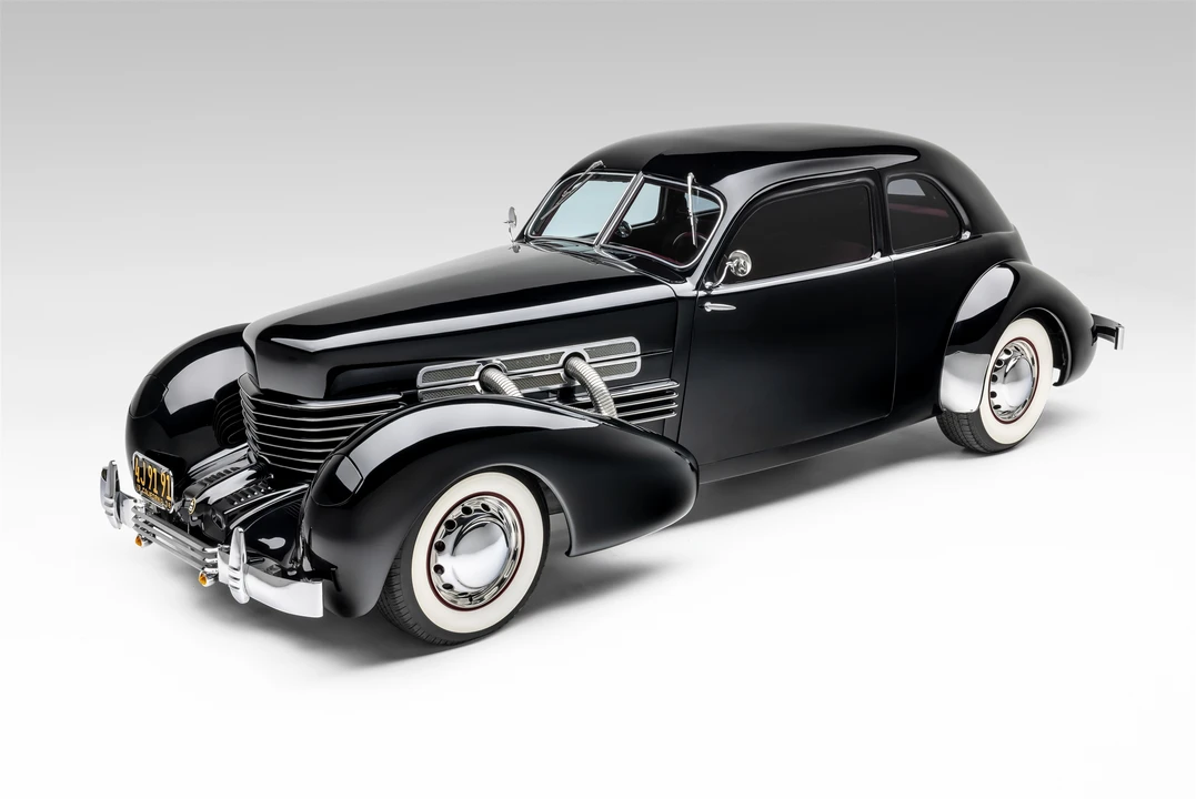 1936 Cord 810 & 812 - Image 2 of 31