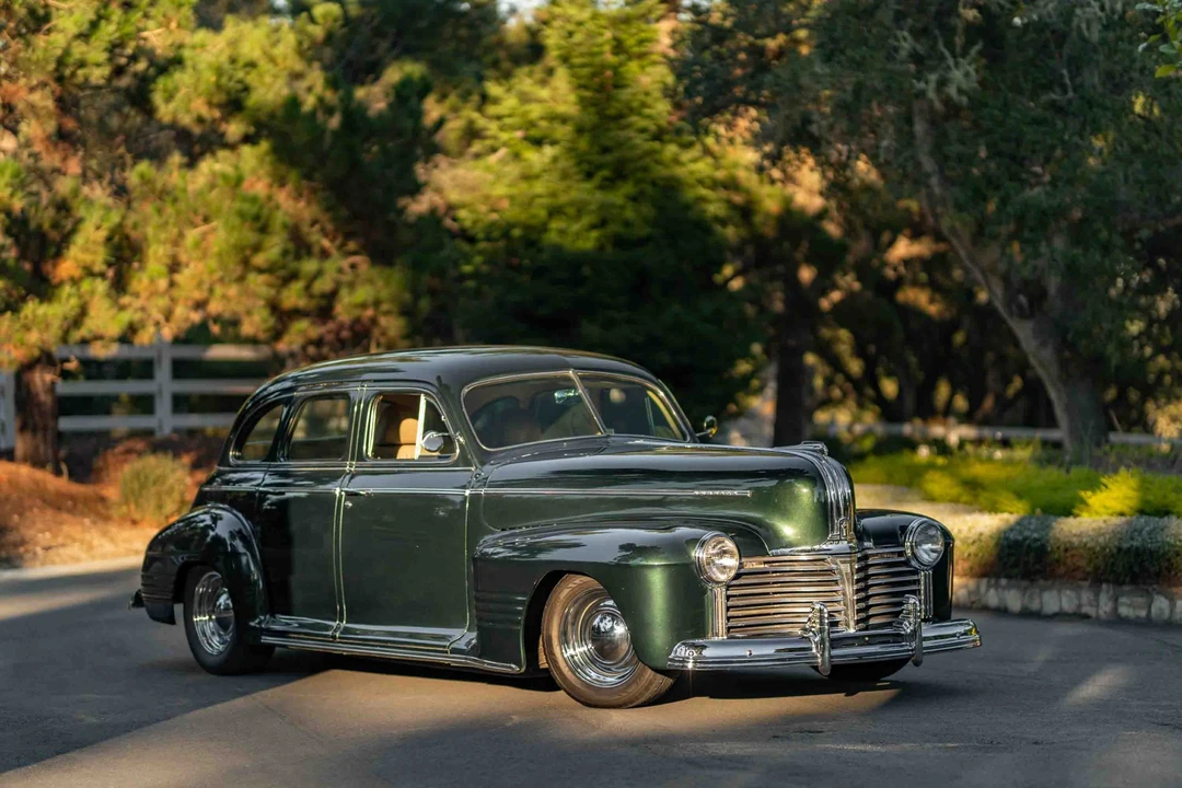 1941 Pontiac - Image 2 of 31