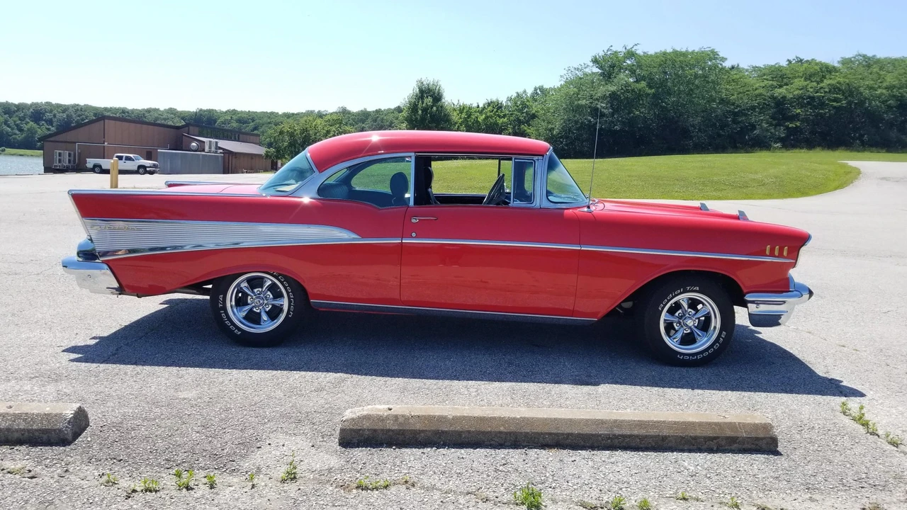 1957 Chevrolet Tri-Five Bel Air 2-Door Hardtop & Coupe - Image 2 of 31