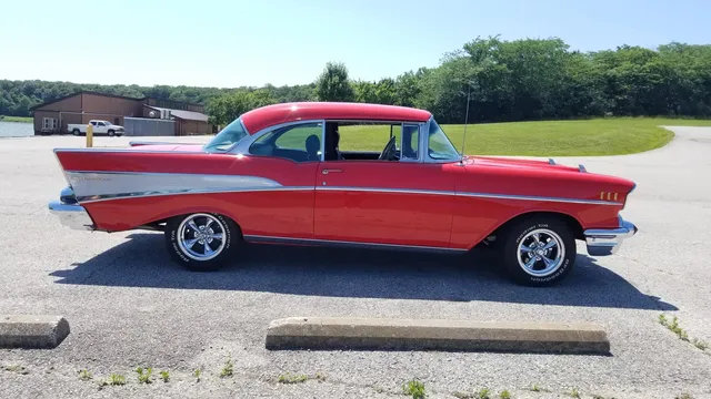 1957 Chevrolet Tri-Five Bel Air 2-Door Hardtop & Coupe - Image 2 of 31